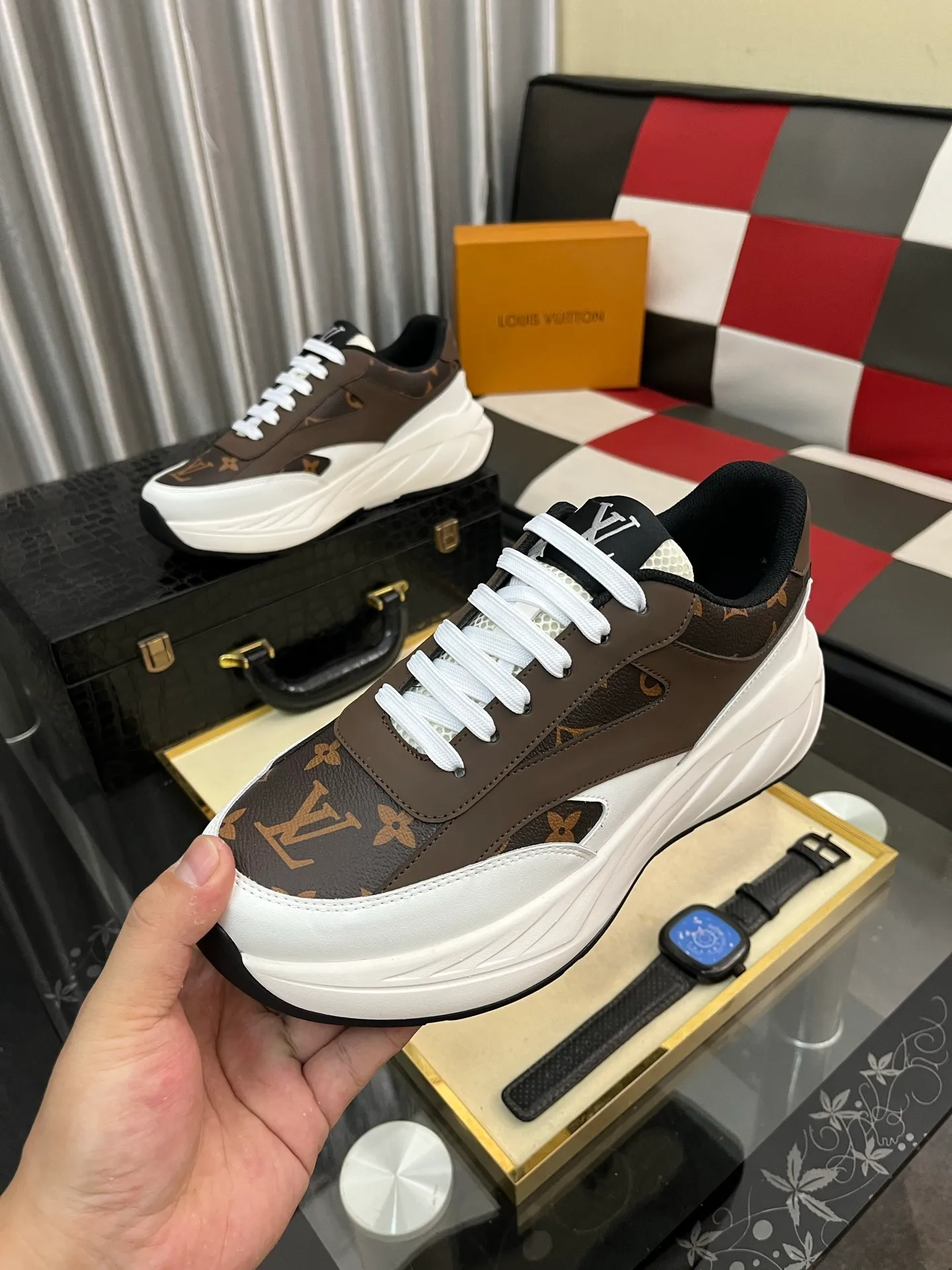 Men's shoes💰438⌚️⌚️《Louis vuitton/LV Louis Vuitton》original quality.~ Unique modern style sneakers. 🏃A must-have casual shoe for trendy men😍😍 Original brand imported from Italy, imported original leather, cowhide lining (refuses to discolor and grind feet) sole: original sole provided by the original factory, French lazy style design ⚠️Fit to the feet, original quality, super comfortable original sole. Code number: 38-442️⃣Colors available